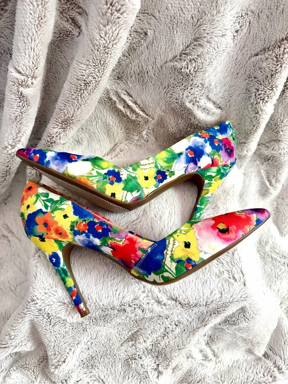 Guess Floral Pointed-Toe Pumps in Multi